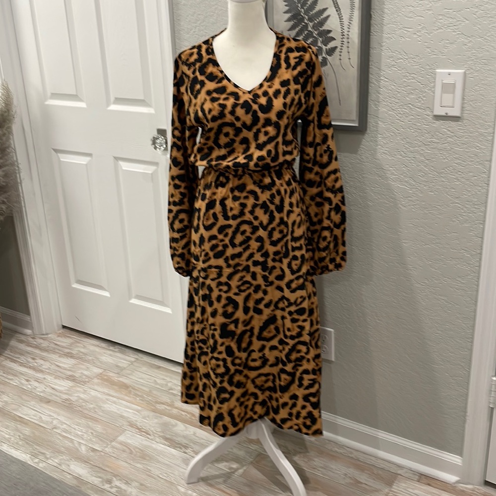 V neck long sleeve midi leopard dress